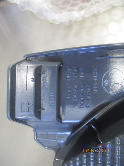 Toyota Hiace Genuine Rear Right (Drivers) Taillight Lens New Part