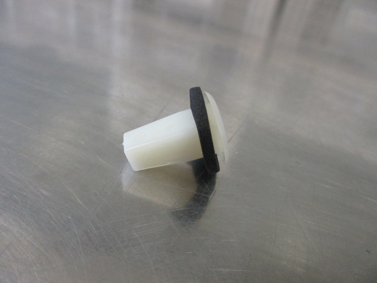 Holden Barina Genuine Tail Light Screw Clip New Part