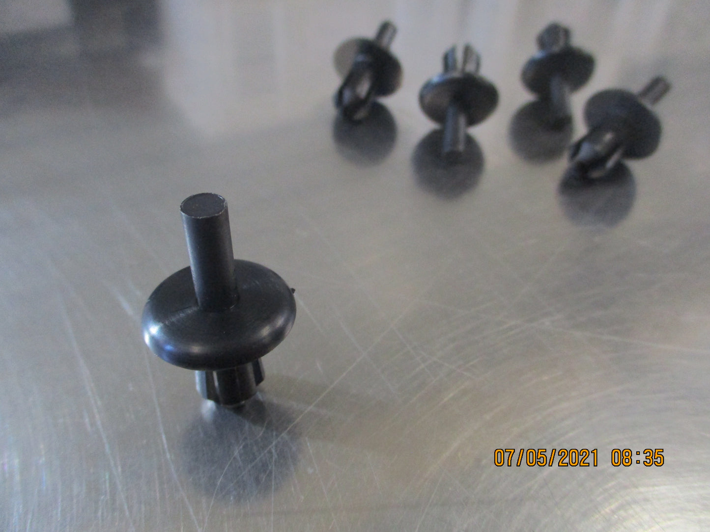 Holden ZB Commodore Genuine Lower Bracket Retainer Clip New Part