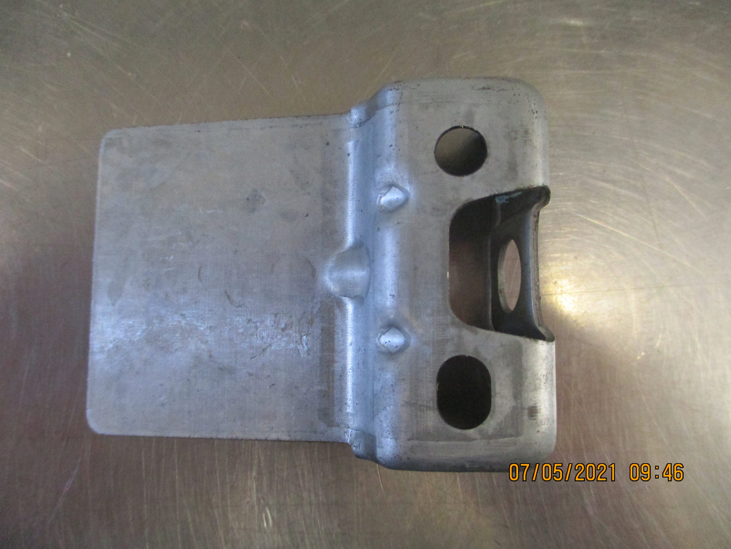 Holden Caprice/VE/VF Genuine Fender Upper Bracket New Part
