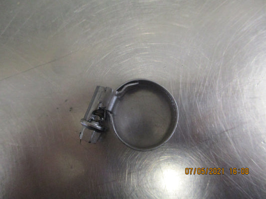 Holden VT VX VY Commodore Genuine Lower Reservoir Return Tube Clamp New Part