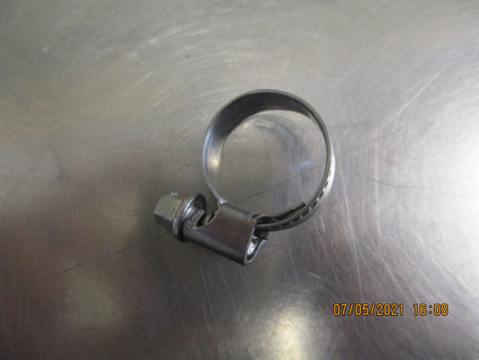 Holden VT VX VY Commodore Genuine Lower Reservoir Return Tube Clamp New Part