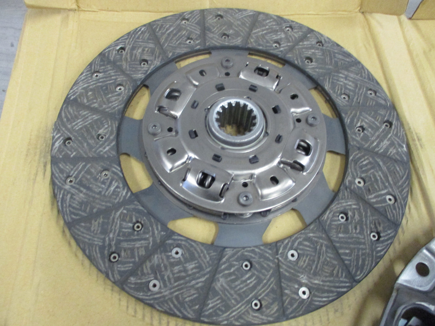 Isuzu NPR/NPS75 Truck Genuine Clutch Kit New Part