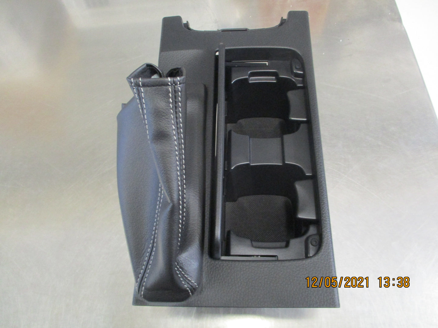 Suzuki Kizashi Genuine Brake Boot And Cup Holder Centre Console New Part