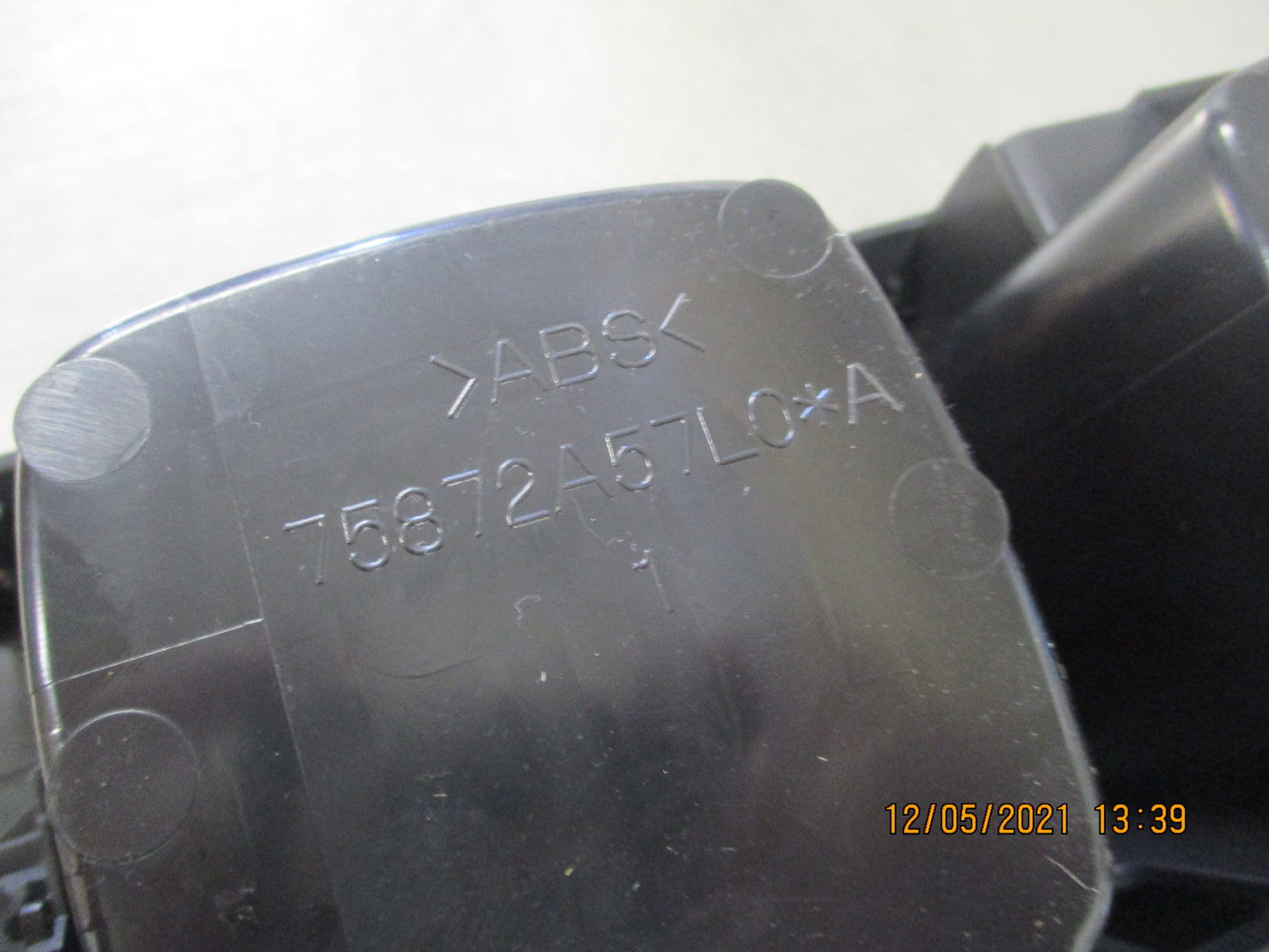 Suzuki Kizashi Genuine Brake Boot And Cup Holder Centre Console New Part
