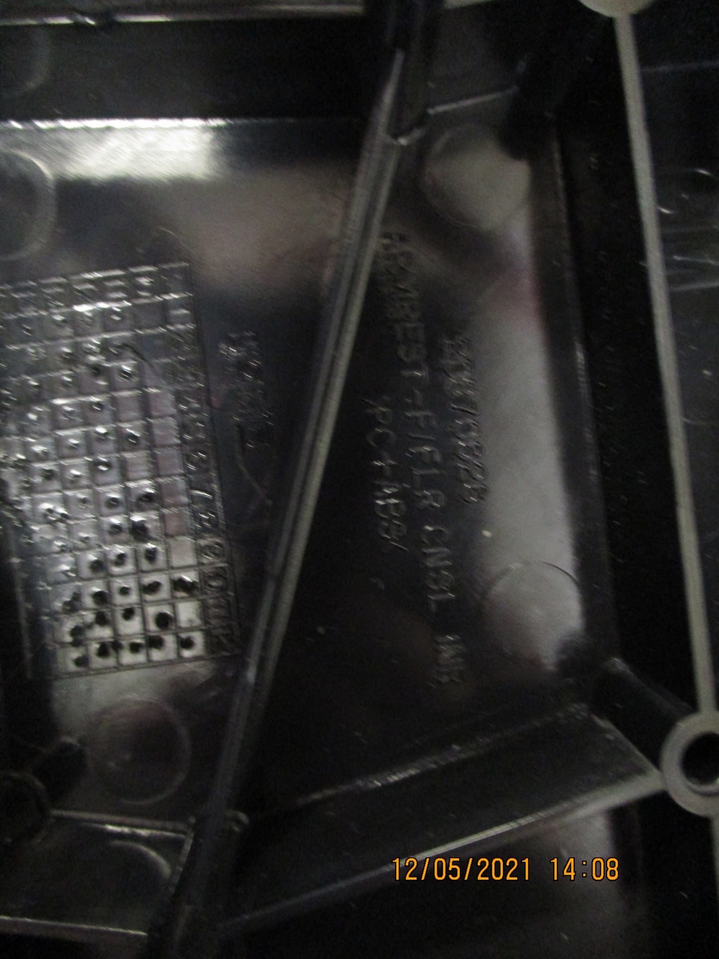 Holden Captiva Genuine Centre Console Lid/Armrest New Part