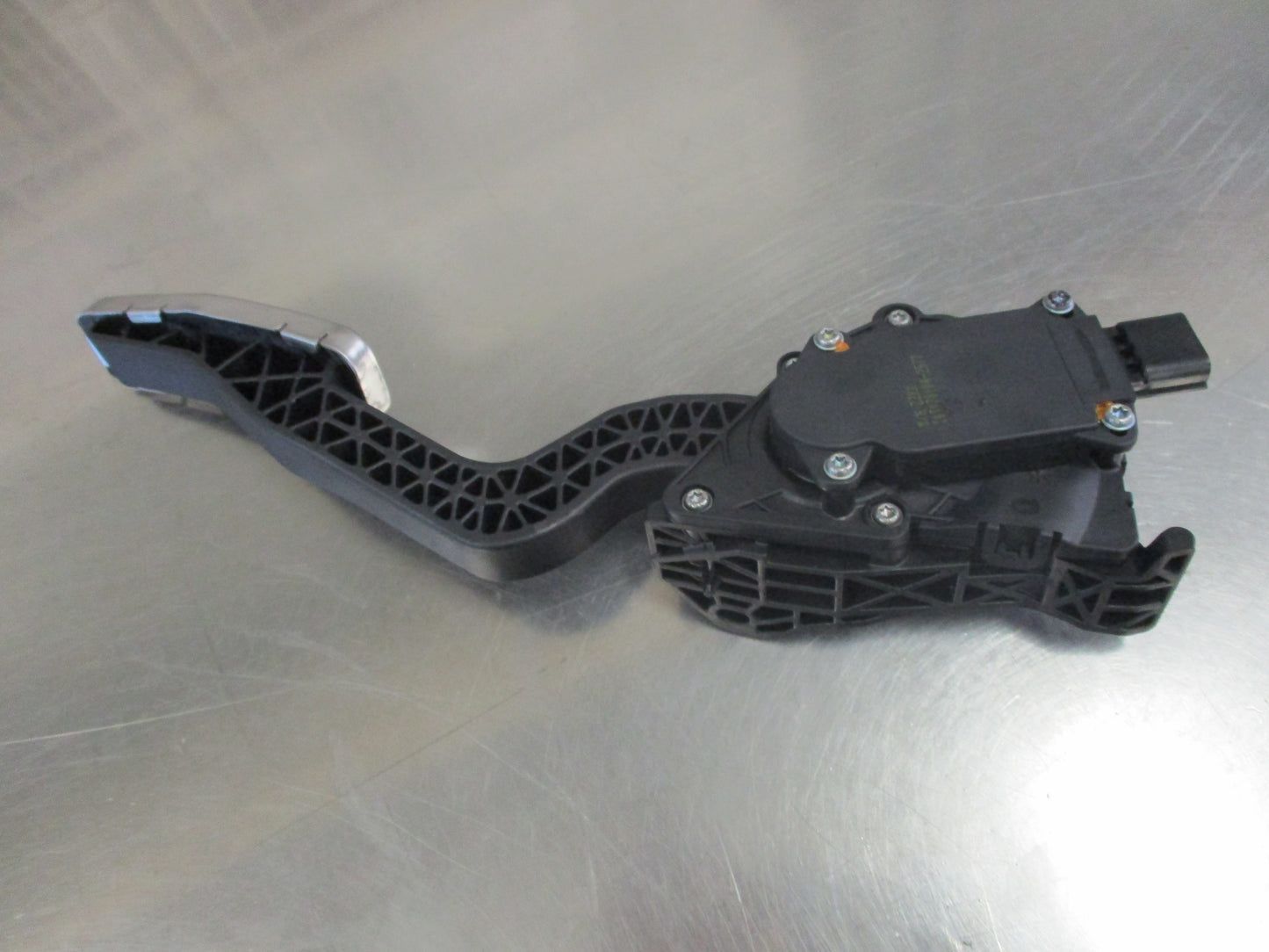 Holden VF HSV/SS/SSV/SV6 Commodore Genuine Alloy Faced Pedal Assembly New Part