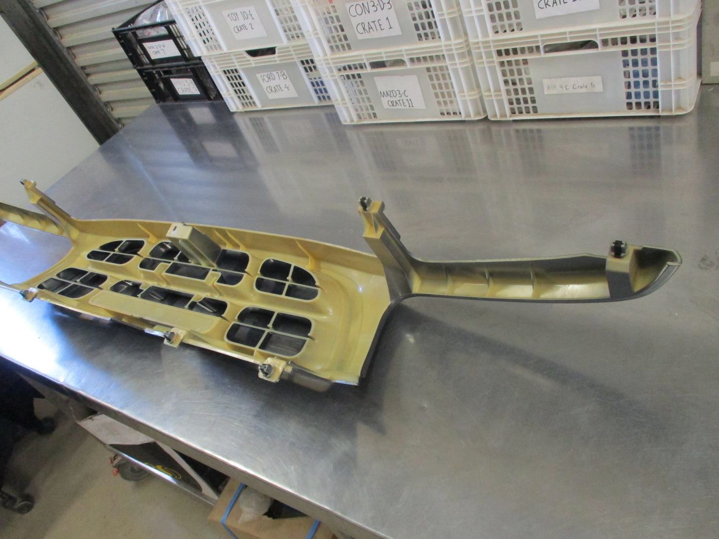 Holden TF Rodeo Genuine R9/R10 Radiator Grille New Part