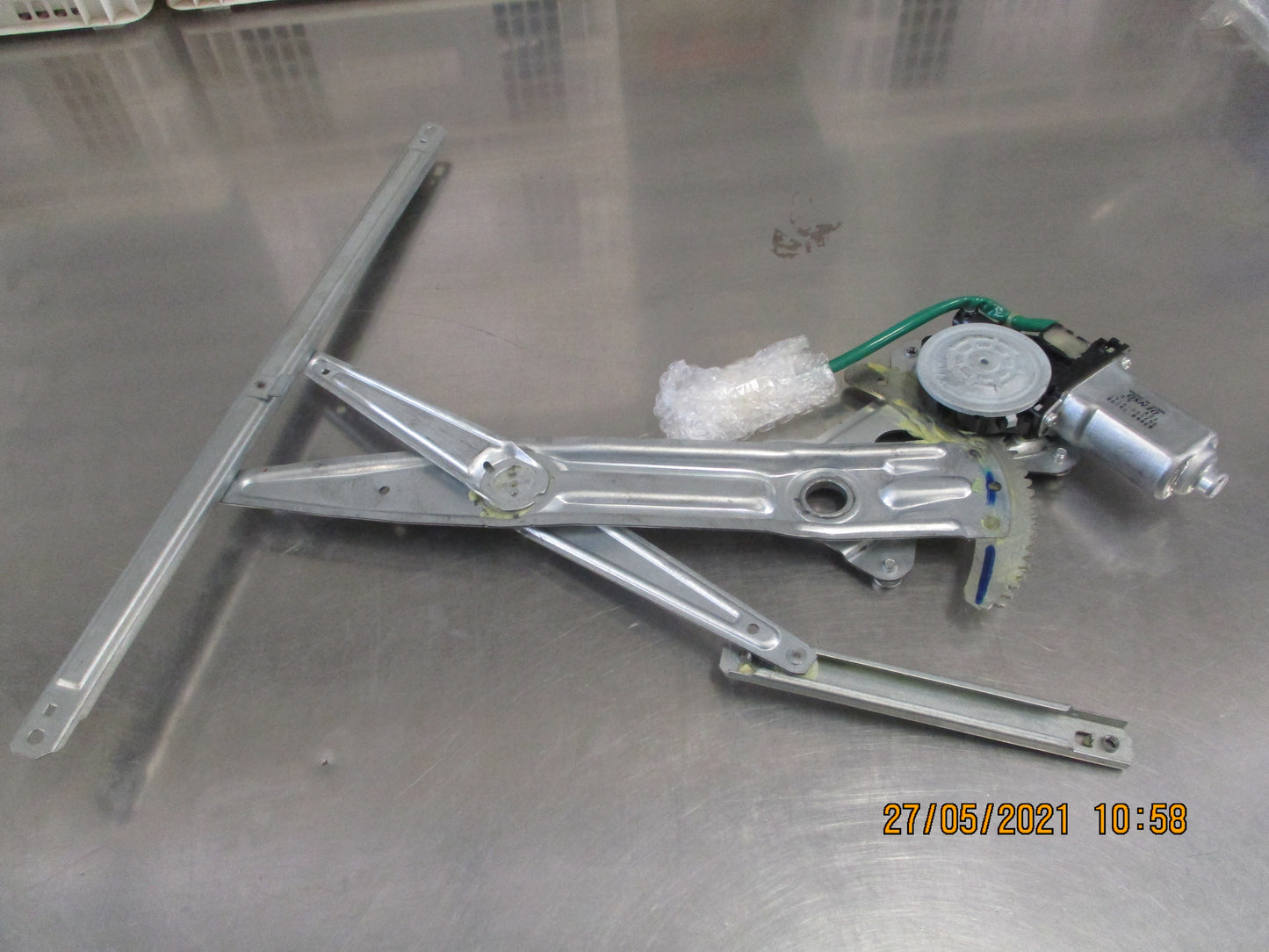 Suzuki Alto Genuine Front Left Regulator Assembly New Part