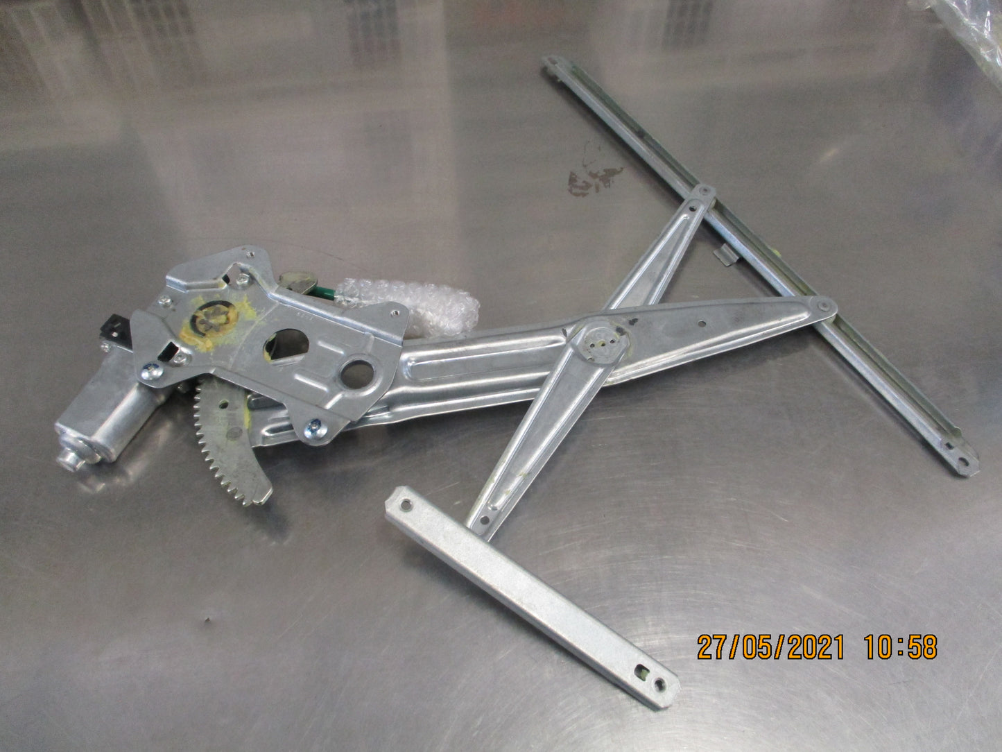Suzuki Alto Genuine Front Left Regulator Assembly New Part