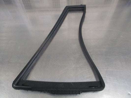 Suzuki Grand Vitara Genuine Rear Right Door Quarter Glass Weatherstrip New Part