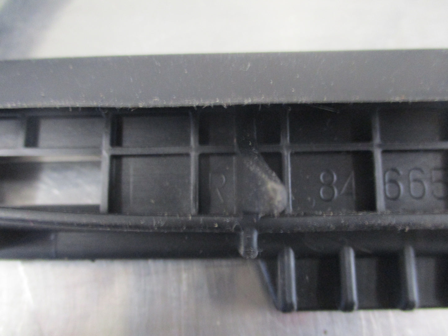 Suzuki Grand Vitara Genuine Rear Right Door Quarter Glass Weatherstrip New Part