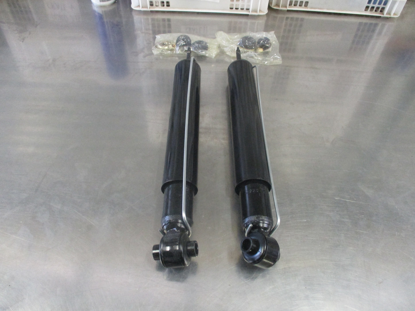 Holden VT-VZ Commodore Genuine Fe2 Rear Shock Absorber Pair New Part