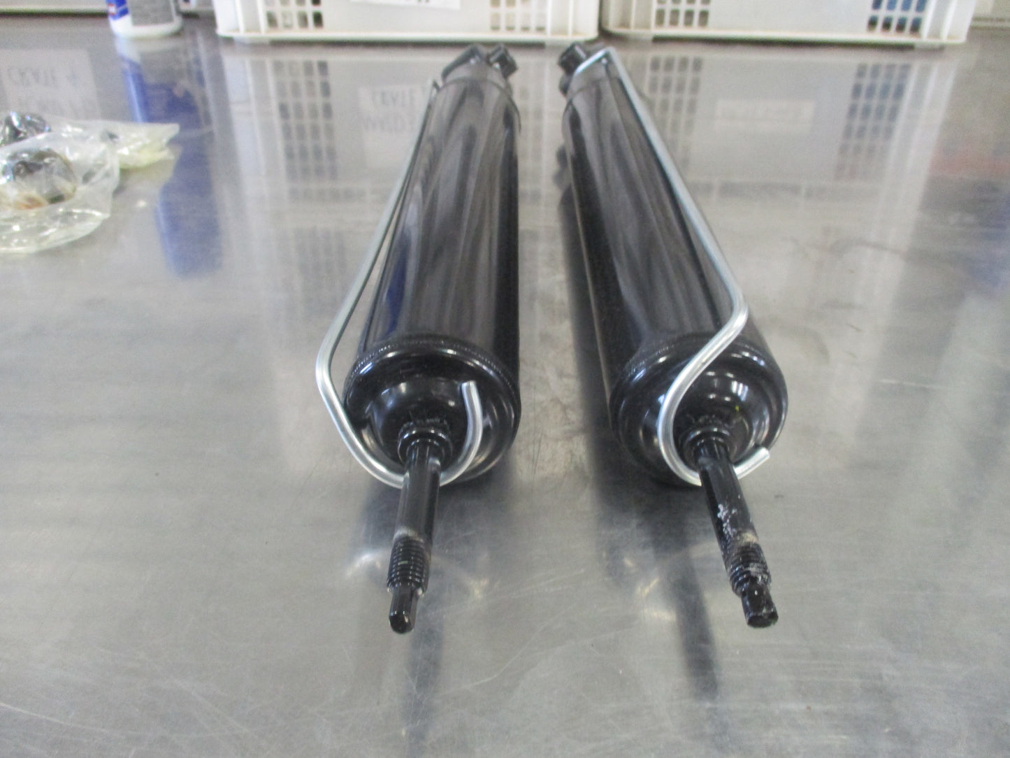 Holden VT-VZ Commodore Genuine Fe2 Rear Shock Absorber Pair New Part