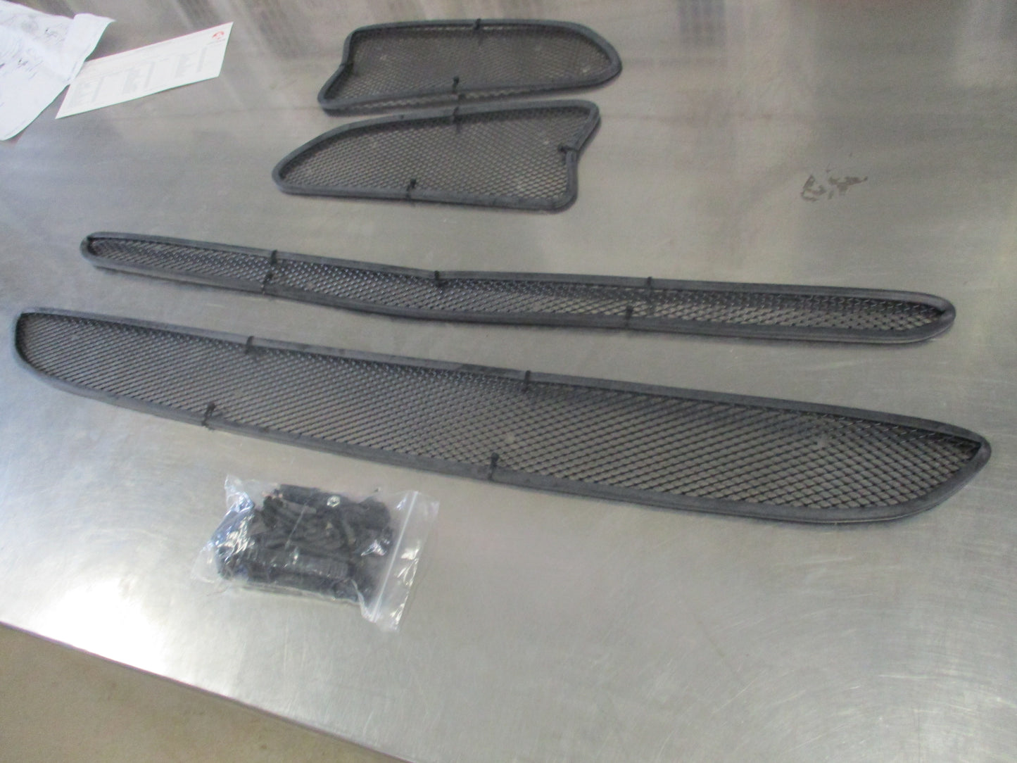 Holden VF SS/SSV/SV6 Commodore Genuine Grille Insect Screen Kit New Part