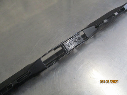 Holden Cruze JG JH Genuine Front Windshield Wiper New Part