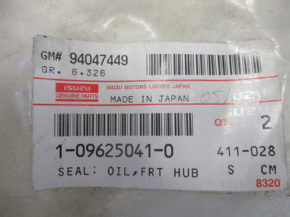 Isuzu CXZ81K Genuine Front Hub Oil Seal Pair New Part