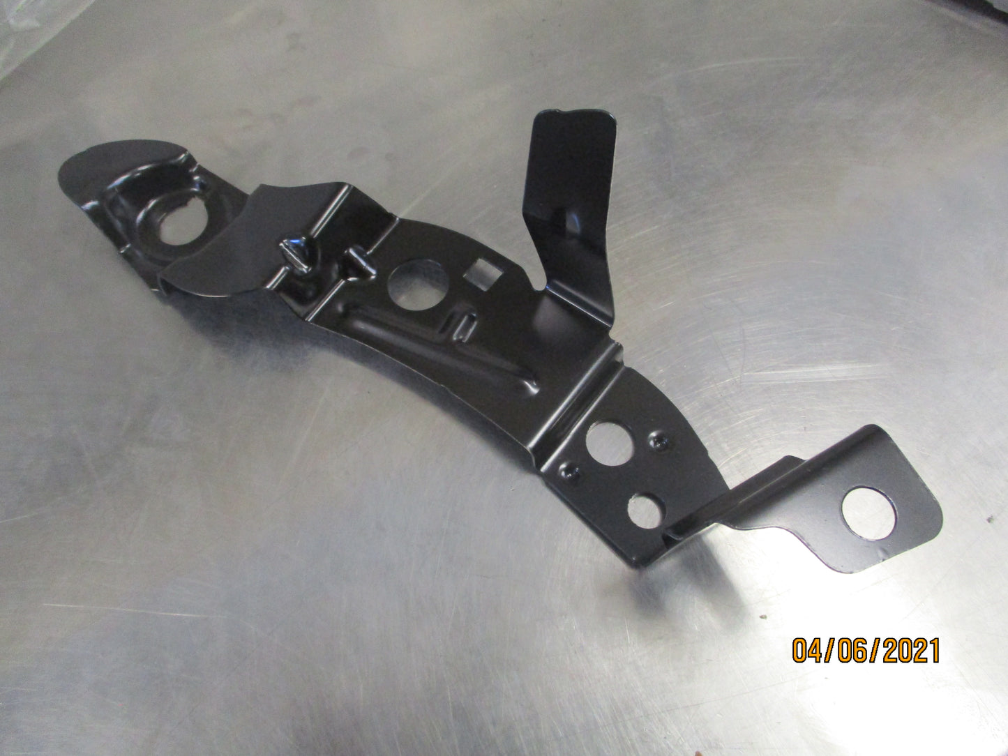 Holden Trax Genuine Upper Tie Bar Bracket New Part