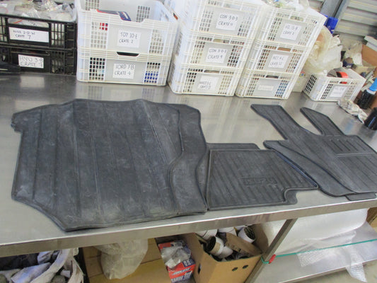 Isuzu FTR/FVR/FXR Genuine Front Rubber Floor Mat Set New Part
