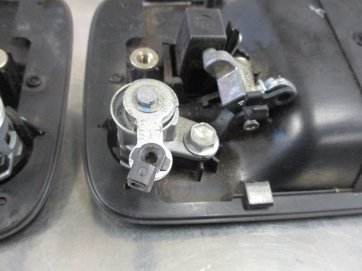 Isuzu N Series Genuine Door Handle Pair Used VGC