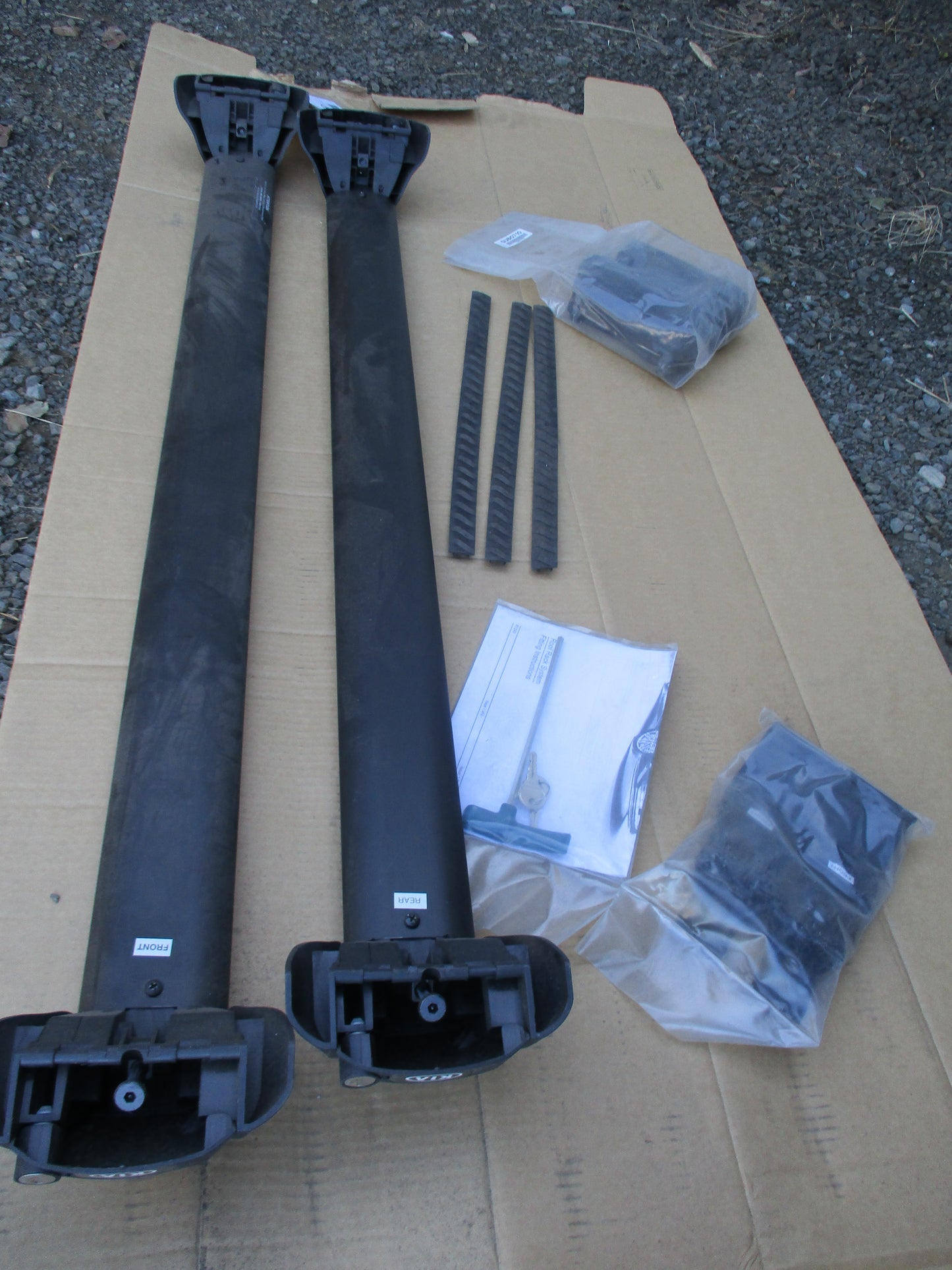 Kia Rio YB Genuine Lockable Roof Rack Carry Bar  New Item
