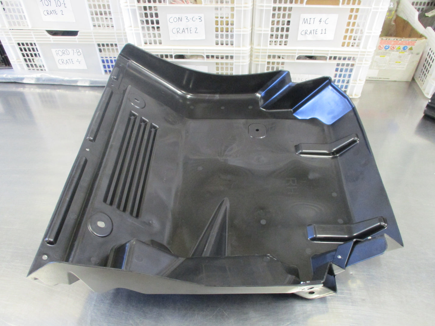 Isuzu FVR34 Genuine Right Hand Front Mudguard New Part