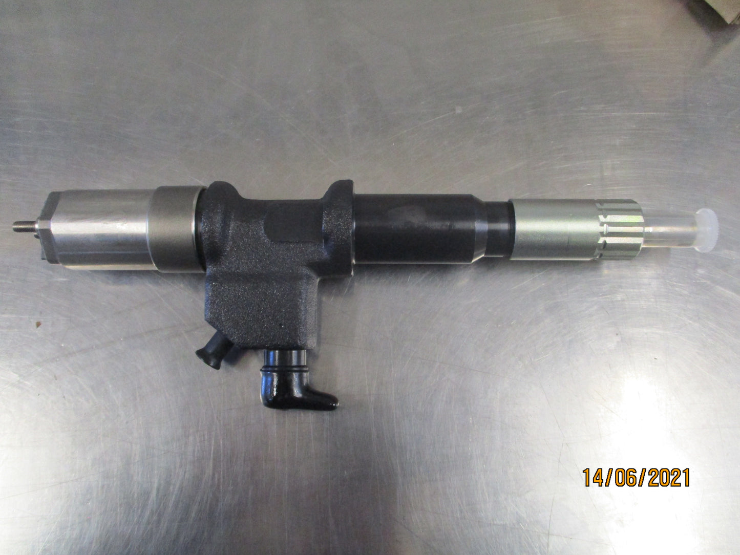 Isuzu Genuine Fuel Injection System Nozzle New Part