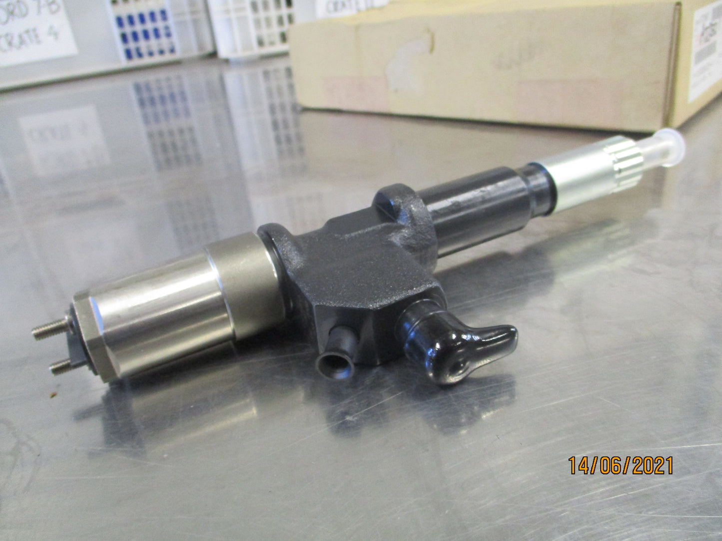 Isuzu Genuine Fuel Injection System Nozzle New Part