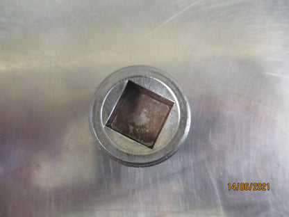 Isuzu CXY 51 Genuine Drain Axle Case Plug New Part