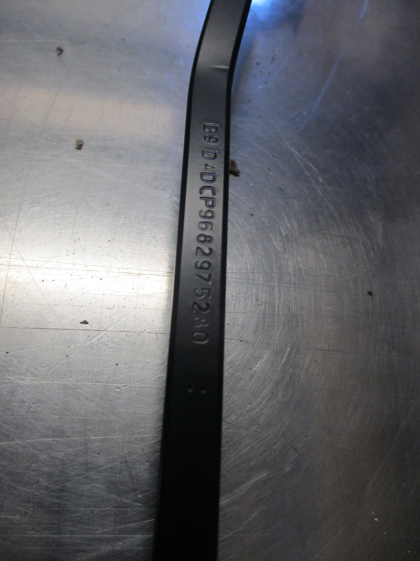 Citroen Berlingo Genuine Front Left Wiper Arm Blade Holder New Part