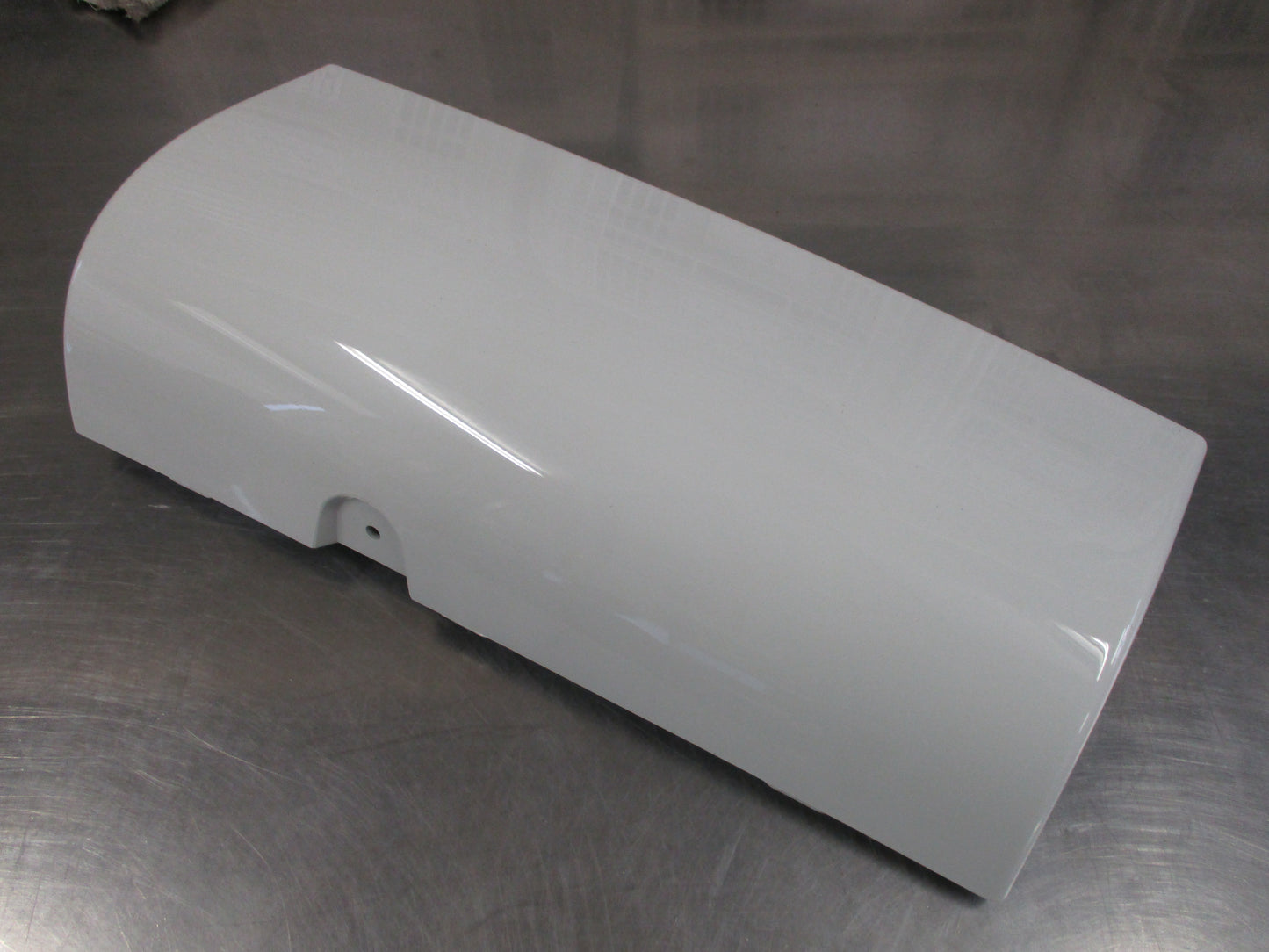 Isuzu Giga Genuine Right Hand Front Lower Step Cover New Part