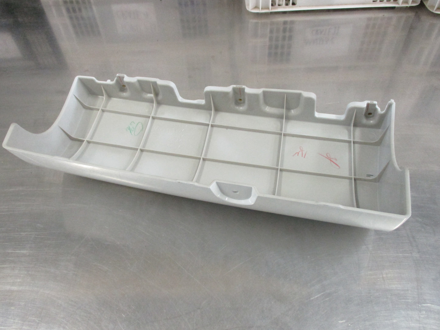 Isuzu Giga Genuine Right Hand Front Lower Step Cover New Part