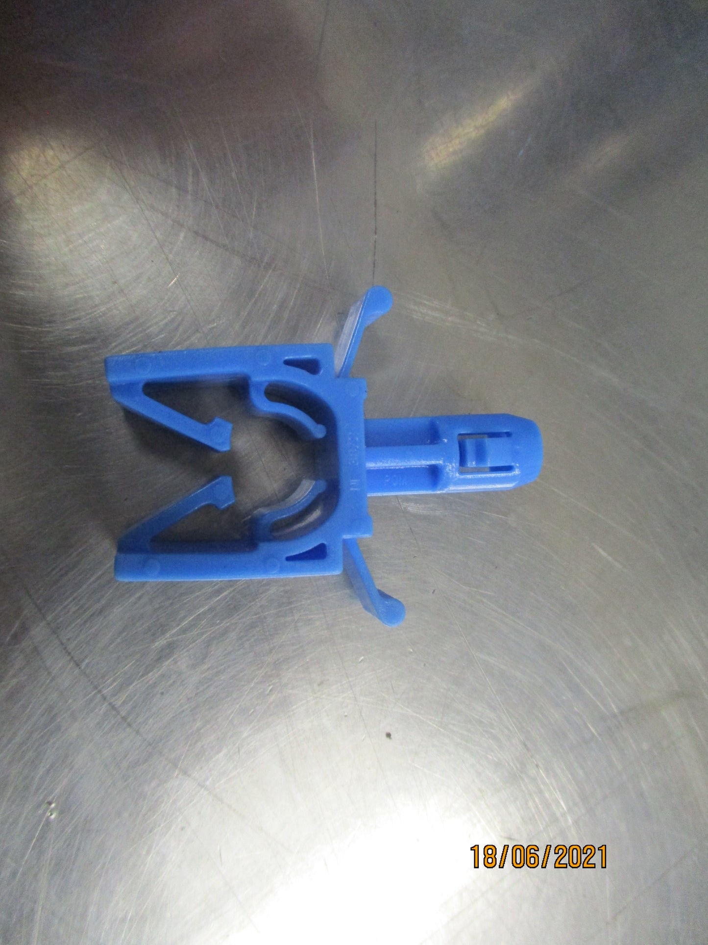 Isuzu NPR/NQR Genuine Clip For Pipe New Part