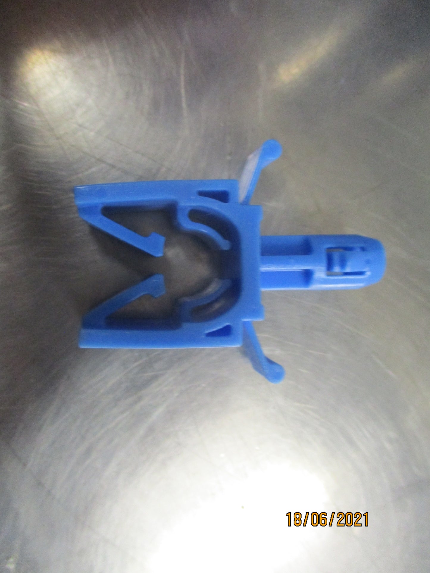 Isuzu NPR/NQR Genuine Clip For Pipe New Part