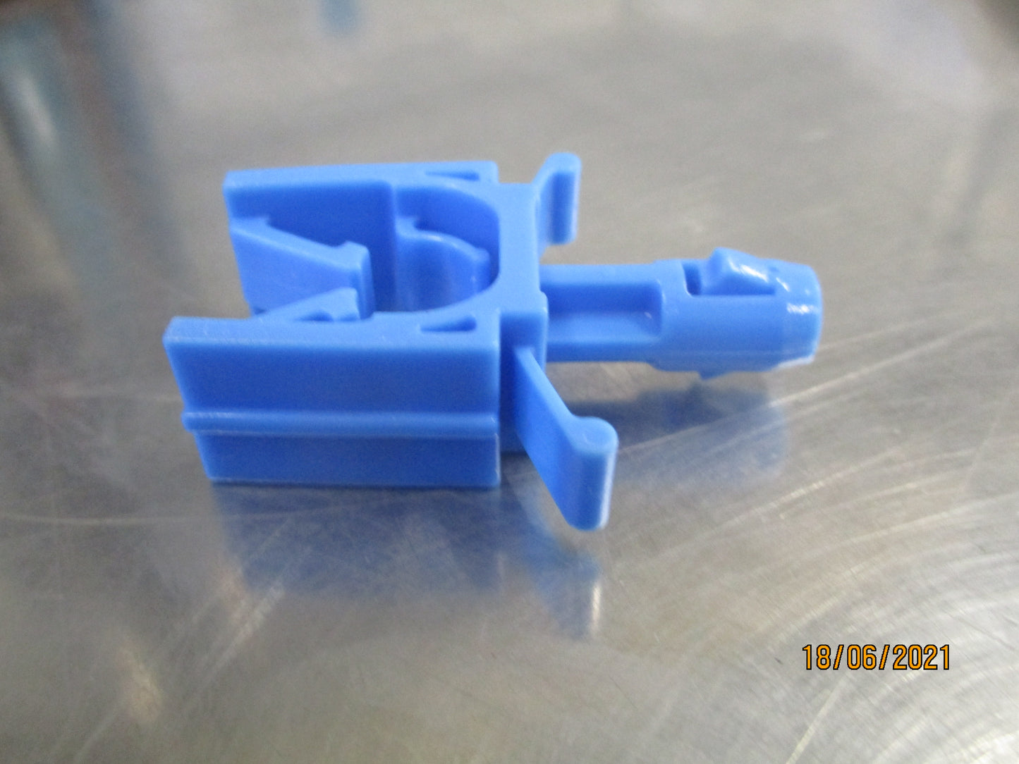 Isuzu NPR/NQR Genuine Clip For Pipe New Part