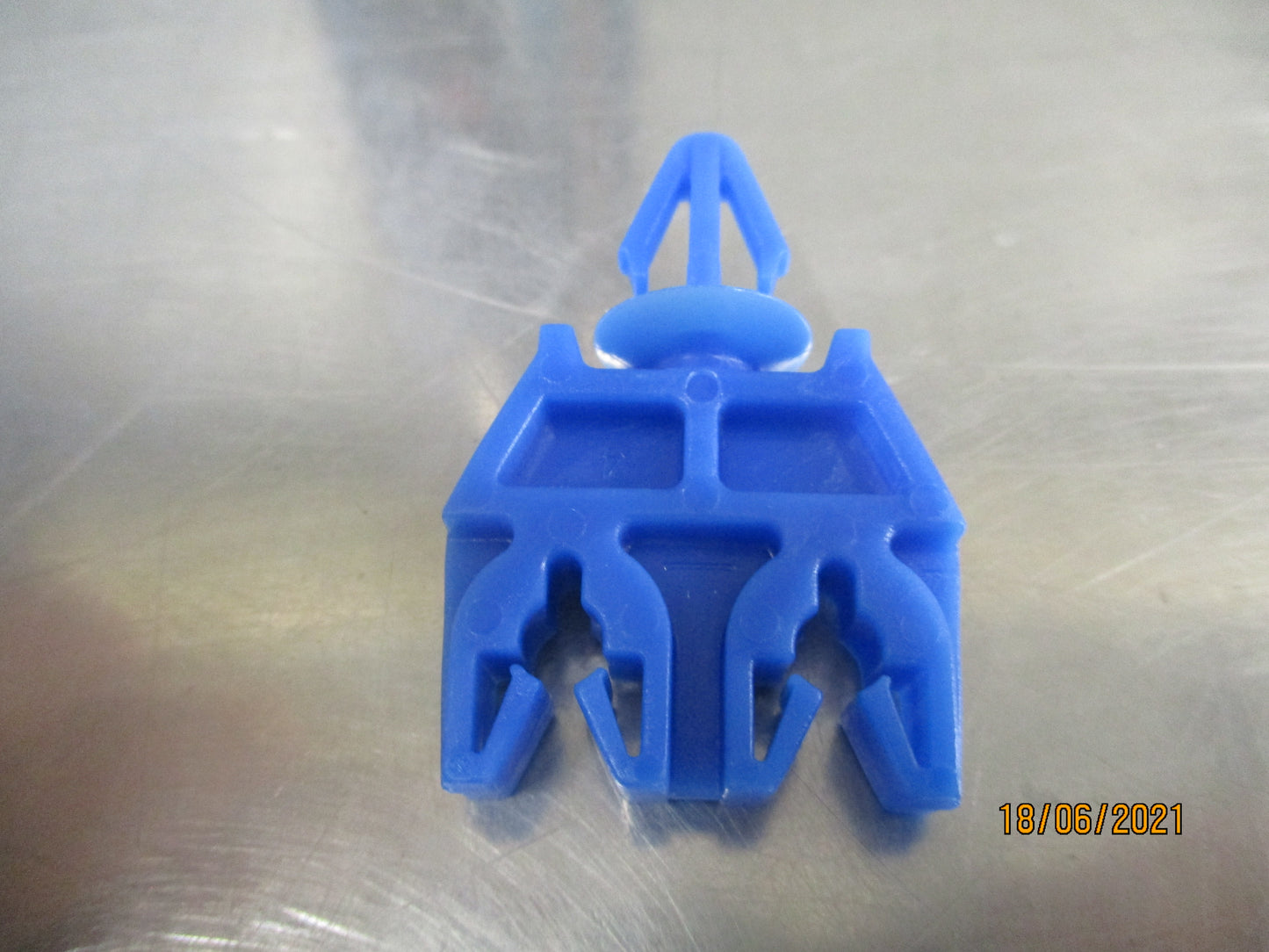 Isuzu NPR Genuine Brake Pipe Clip Pipe New Part