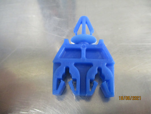 Isuzu NPR Genuine Brake Pipe Clip Pipe New Part