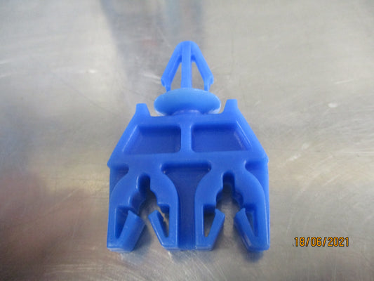 Isuzu NPR Genuine Brake Pipe Clip Pipe New Part