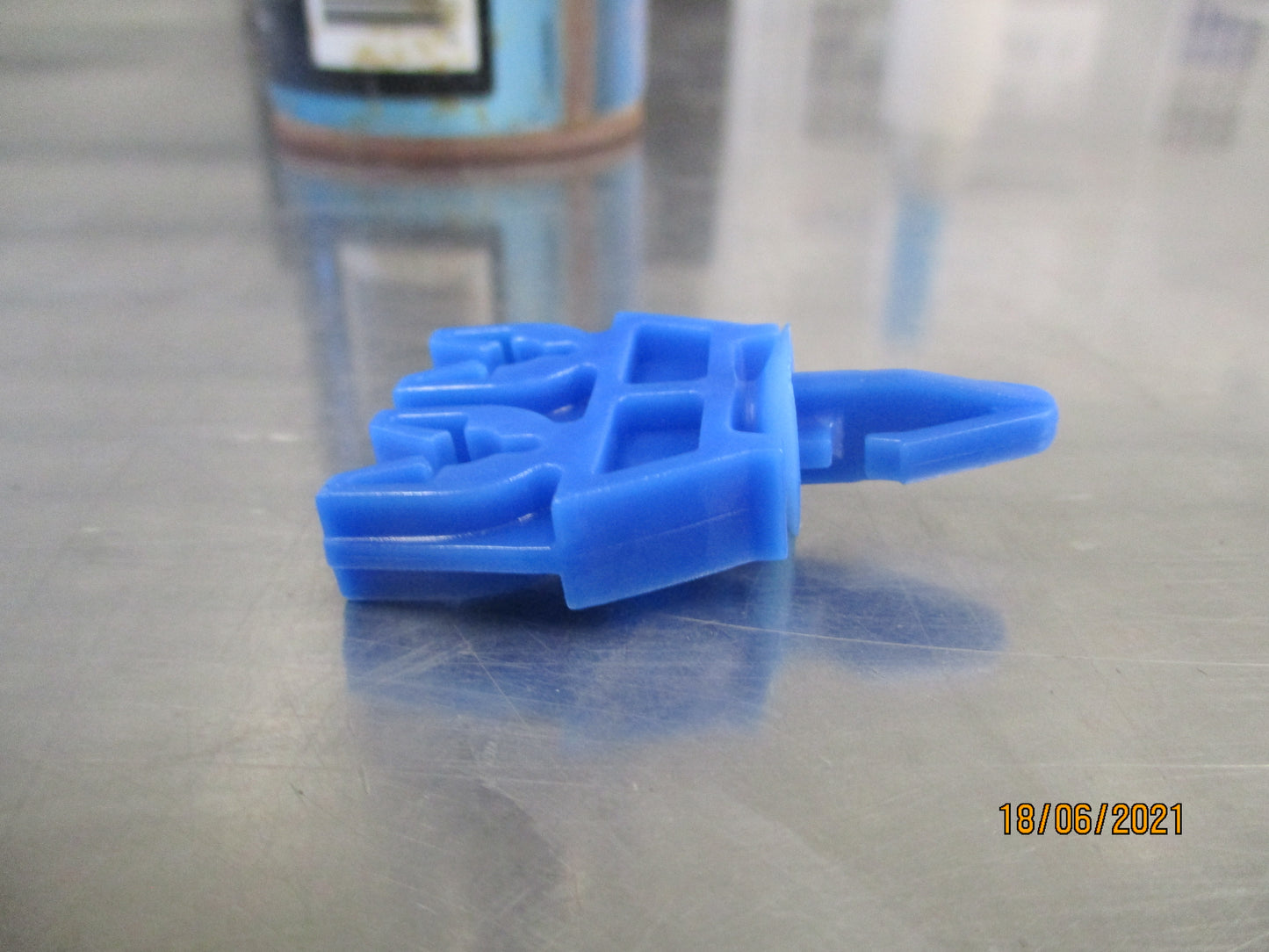 Isuzu NPR Genuine Brake Pipe Clip Pipe New Part