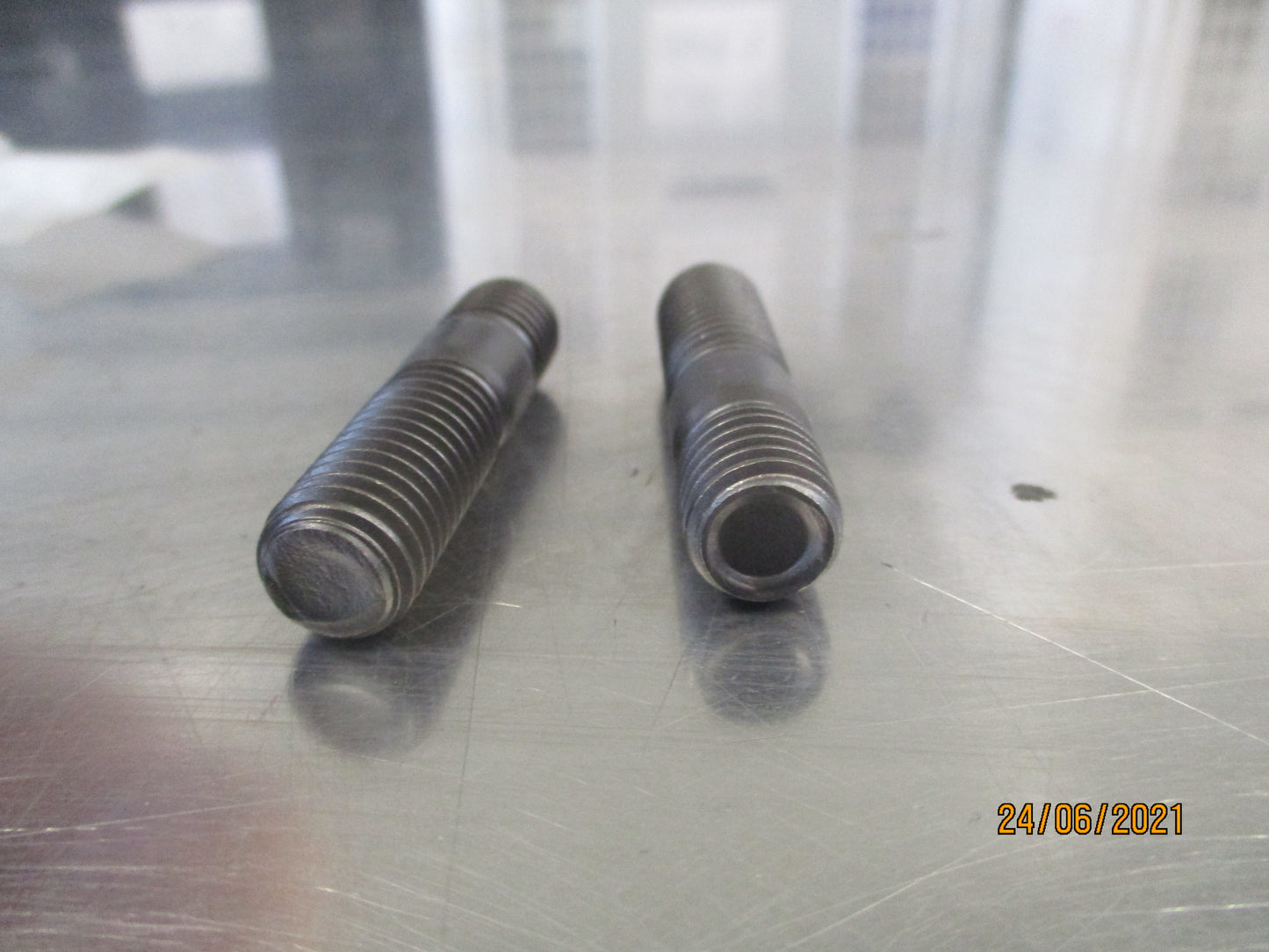 Isuzu CXH/CYH Genuine Centre Manifold To Turbocharger Stud New Part