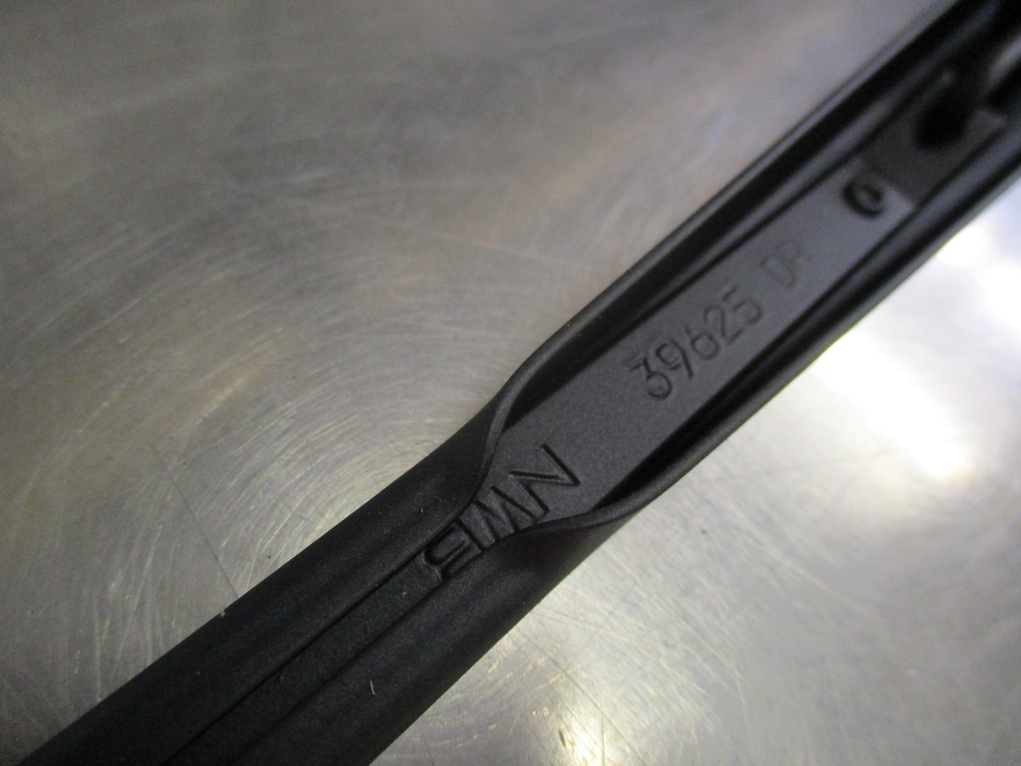 Suzuki Swift Genuine Right Hand Front Wiper Arm New Part