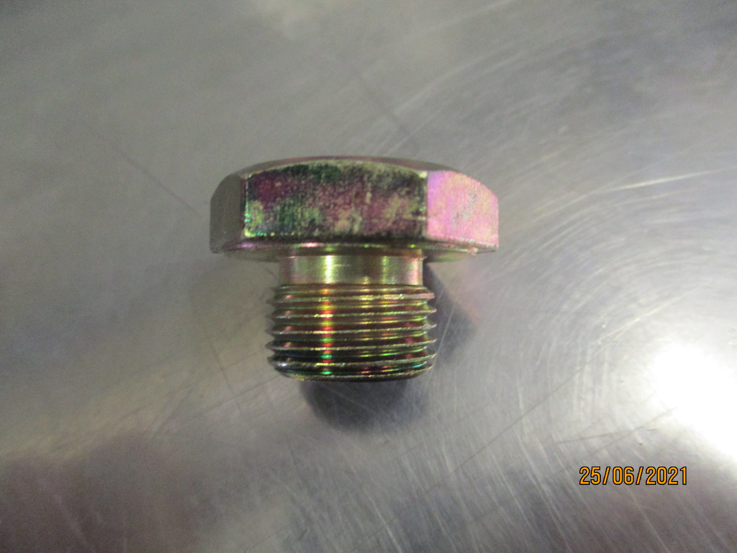 Isuzu CXH Genuine Fuel Tank Drain Plug New Part