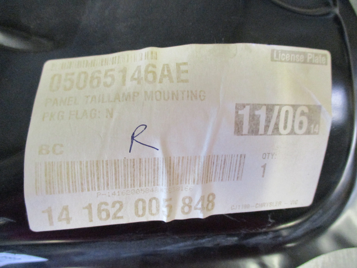 Genuine Chrysler 300 Rear Right Tail Light Pocket New Part