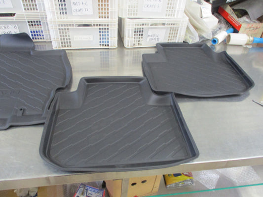 Subaru Forester Genuine Moulded Rubber Floor Mat Set New Part