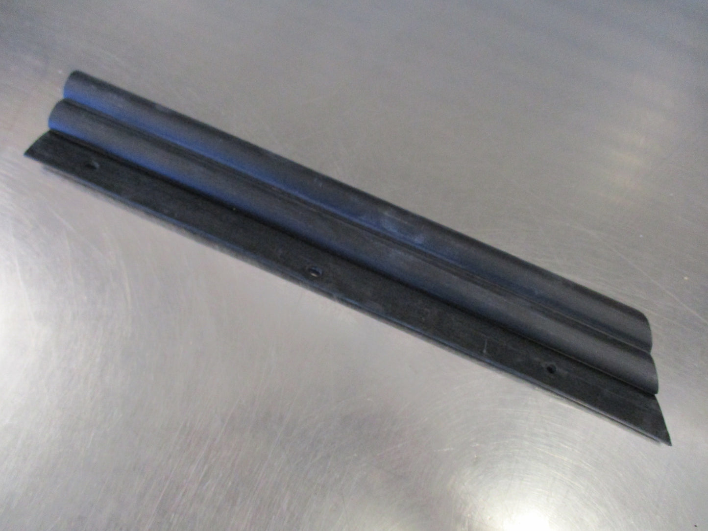 Isuzu D-Max Genuine Right Engine Hood Seal New Part