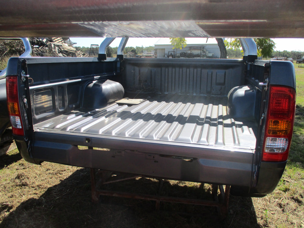 Toyota Hilux SR5 EXTRA Cab Tub 2005 Onwards New Part Damaged Half