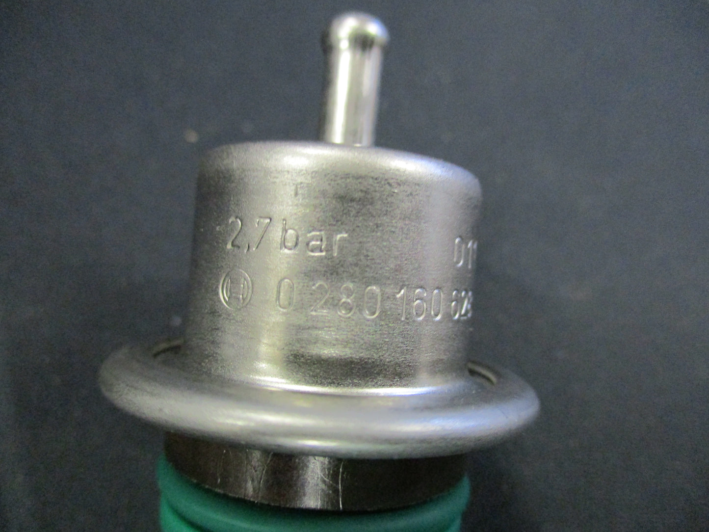 Genuine Ford AU BA BF SX SY Fuel Pressure Regulator New Part