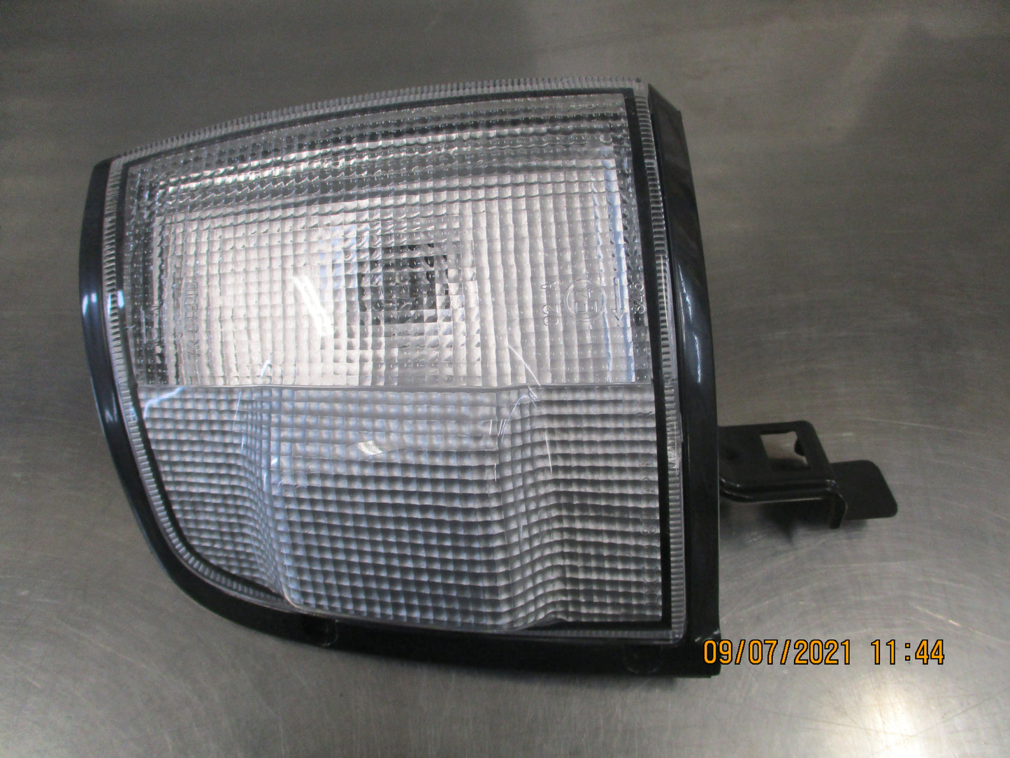 Isuzu TFR Genuine Right Hand Indicator Lamp New Part