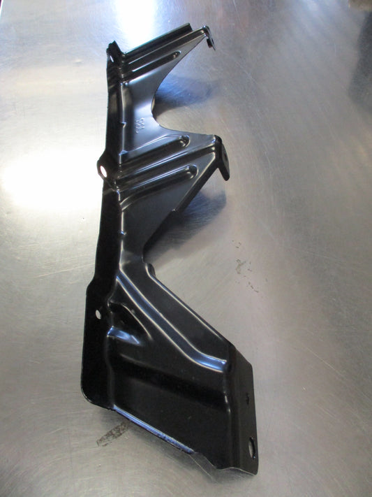 Nissan X-Trail Genuine Bracket Front Right Fender New Part