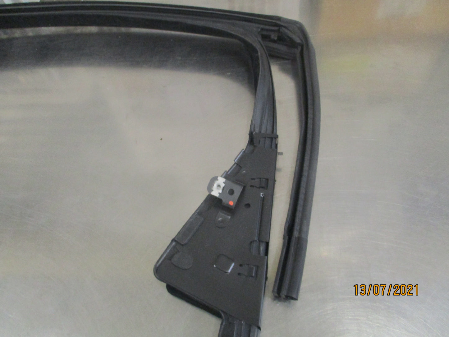 Holden J Astra Genuine Front Left Door Window Seal New Part